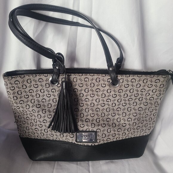 Guess purse - Picture 1 of 7